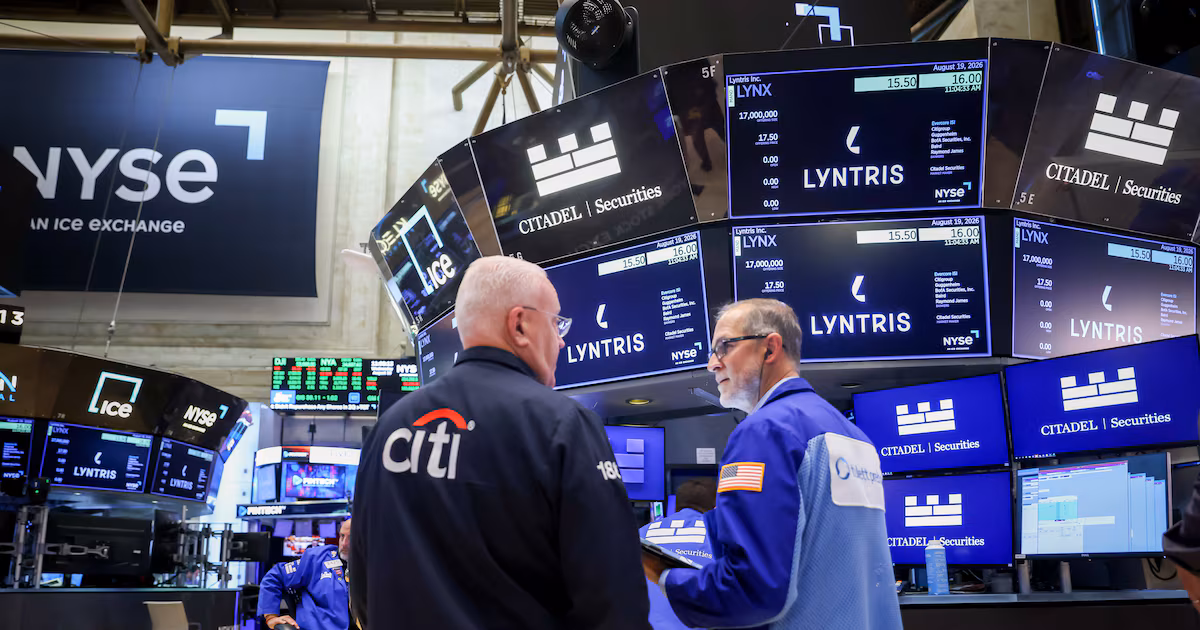 Wall Street retrocede ante repunte del petróleo y rendimientos récord en bonos del Tesoro