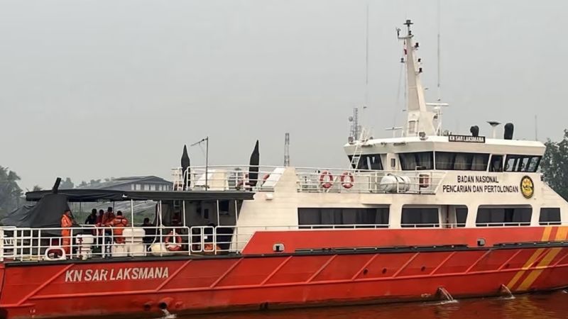Operativo contrarreloj en el mar de Java: Buscan a 140 personas tras el siniestro de un ferry indonesio