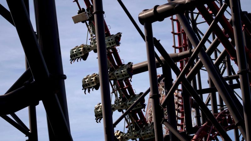 Atracción extrema bajo la lupa: Historial de traumas cerebrales y cirugías de urgencia sacude a Six Flags