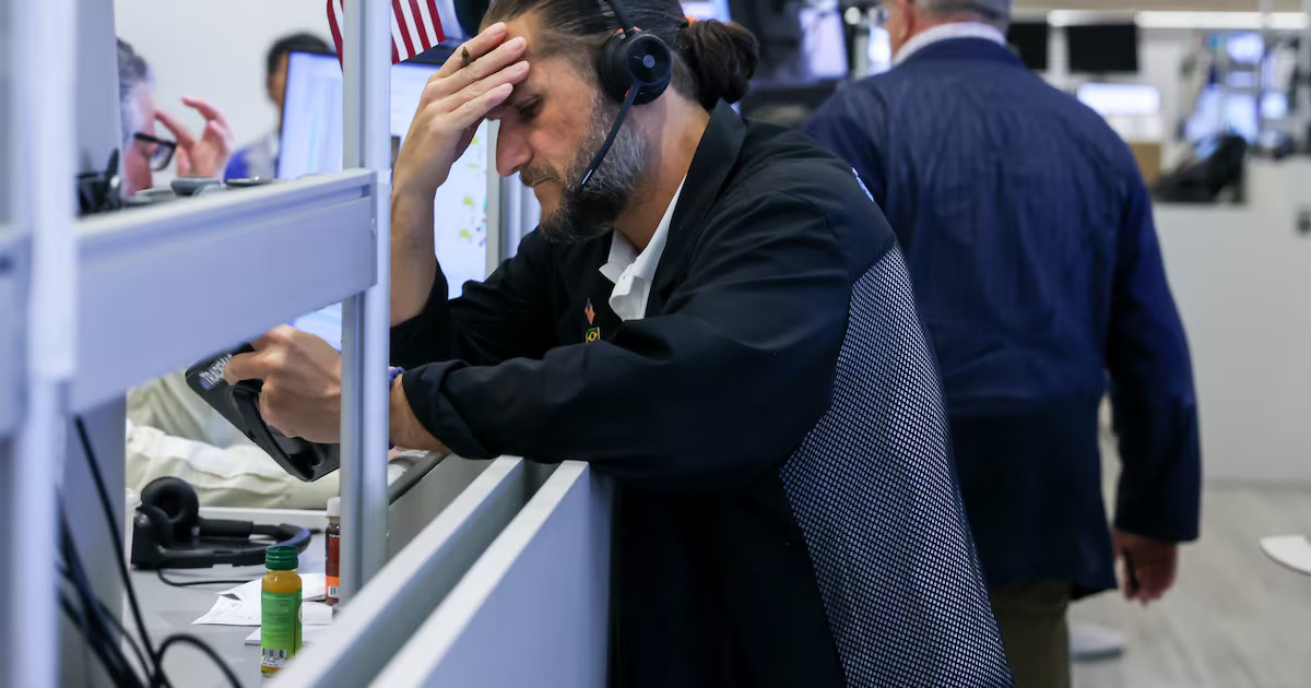Presión inflacionaria en EE.UU. sacude a Wall Street y desata un rally del dólar