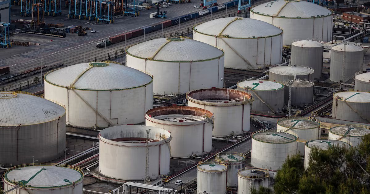 La AIE acuerda inyectar los 100 millones de barriles de petróleo restantes para estabilizar los precios