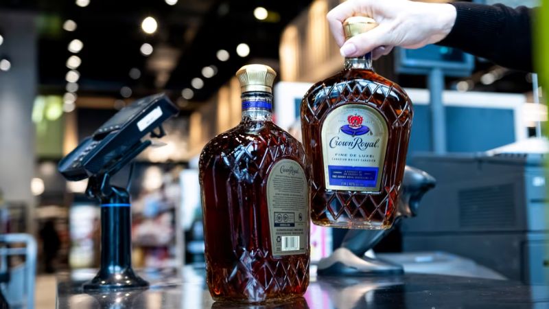 Trump frena la entrada de alcohol canadiense a EE. UU.: las claves y la letra pequeña de la medida