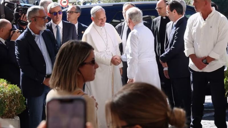 El papa León XIV se recupera satisfactoriamente tras cirugía por tumor pulmonar en Roma