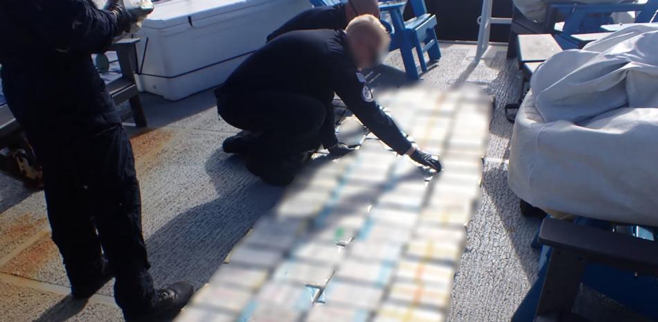 Interceptan en aguas de Puerto Rico cargamento millonario de cocaína: dos dominicanos y un ciudadano chino bajo arresto