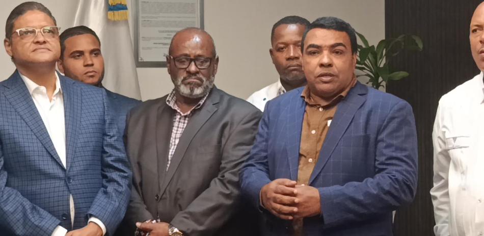 Grupo G12 presenta al INTRANT propuesta integral para revolucionar el transporte y la seguridad vial