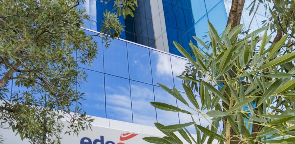 Edesur aplicará nuevo cargo por uso de red a clientes con paneles solares desde noviembre