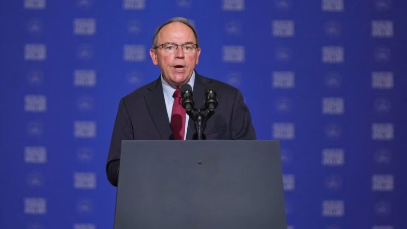 Congresista Tom Tiffany sobrevive a aterrizaje de emergencia en un lago de Wisconsin