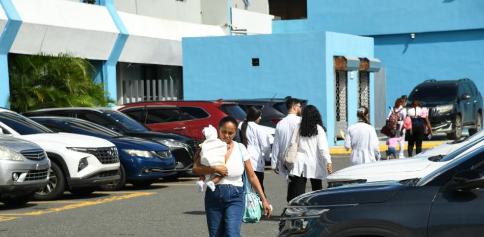 Lluvias disparan cuadros respiratorios y alertan sobre casos de dengue en el Robert Reid Cabral