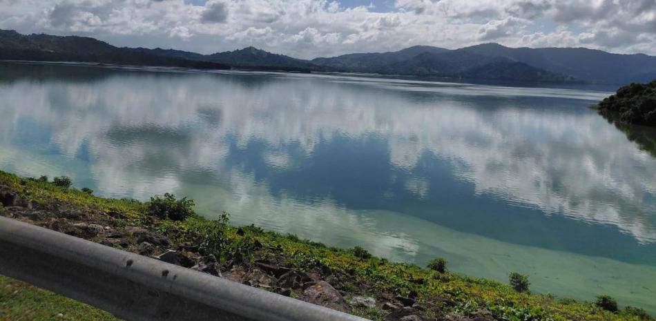 Alerta ambiental: Detectan cianobacterias con potencial tóxico en las presas de Hatillo y Valdesia