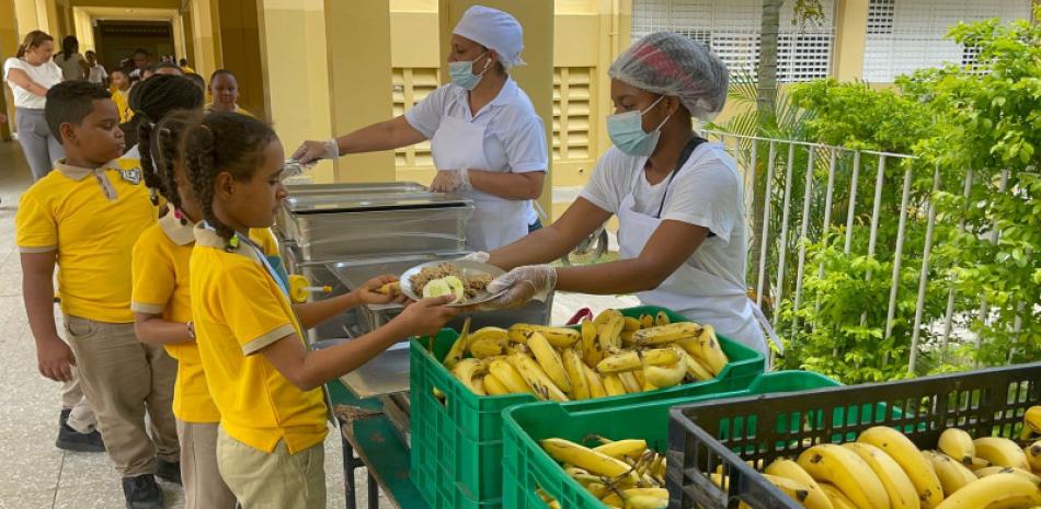 Falta de refrigeración provoca rechazo de leche escolar en una veintena de escuelas en Santiago
