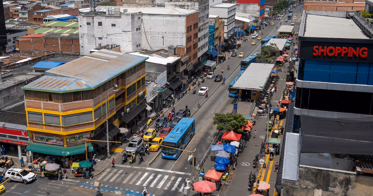 Giro defensivo en mercados emergentes: gestores recortan deuda soberana ante la presión de tasas en EE. UU.