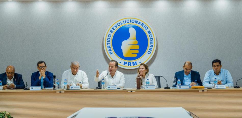 Abinader asume la presidencia del PRM: equilibrio de fuerzas y el reto de la unidad hacia 2028