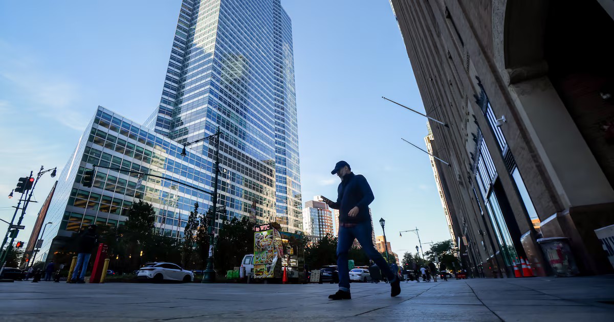 Goldman Sachs proyecta un fuerte repunte del yuan frente al dólar y advierte que el mercado subestima su potencial