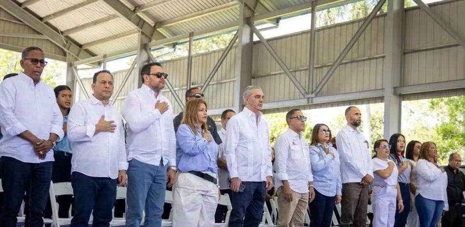 Abinader agota agenda en Rancho Arriba con entrega de obras educativas y plan social ambiental