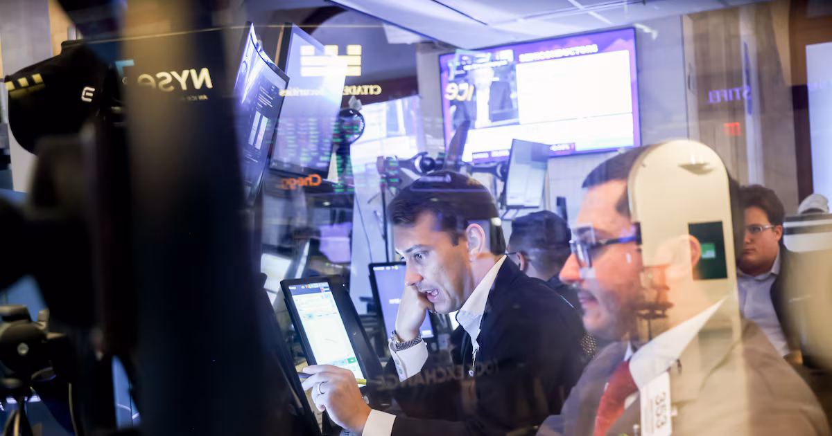 Wall Street tropieza ante el salto de los bonos del Tesoro y la presión del crudo en vísperas de la Fed