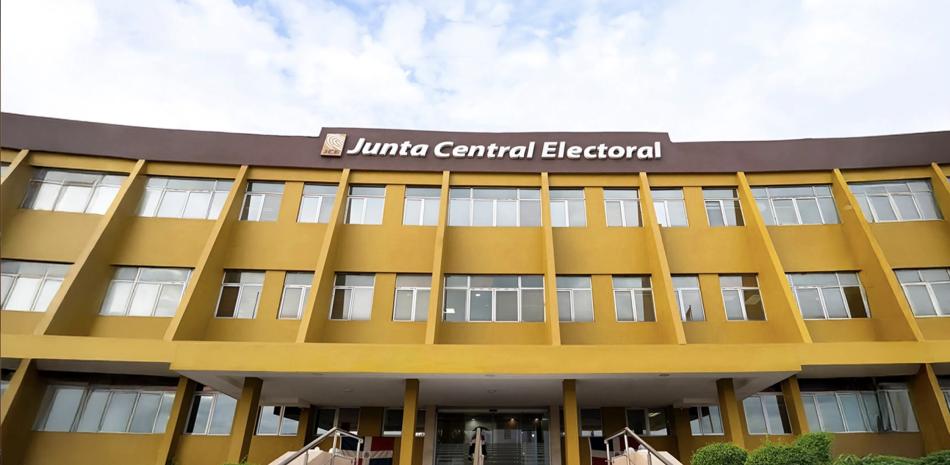 JCE enfrenta un cuello de botella financiero para culminar el nuevo proceso de cedulación