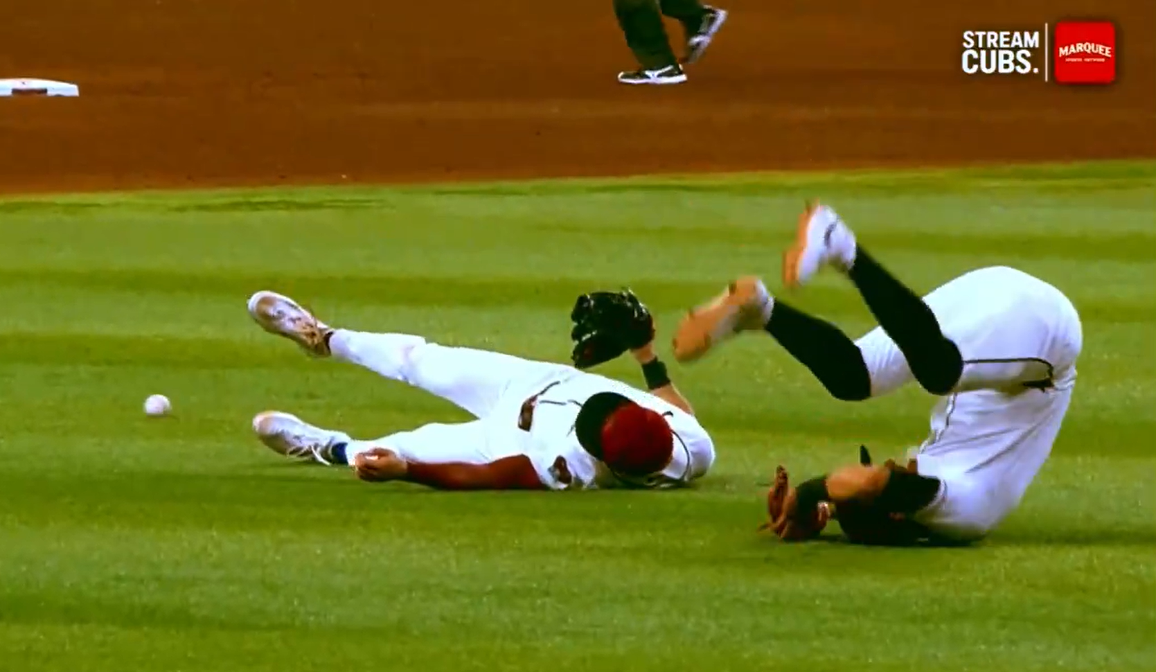 Susto en Chase Field: Corbin Carroll e Ildemaro Vargas protagonizan fuerte choque pero evitan lesión