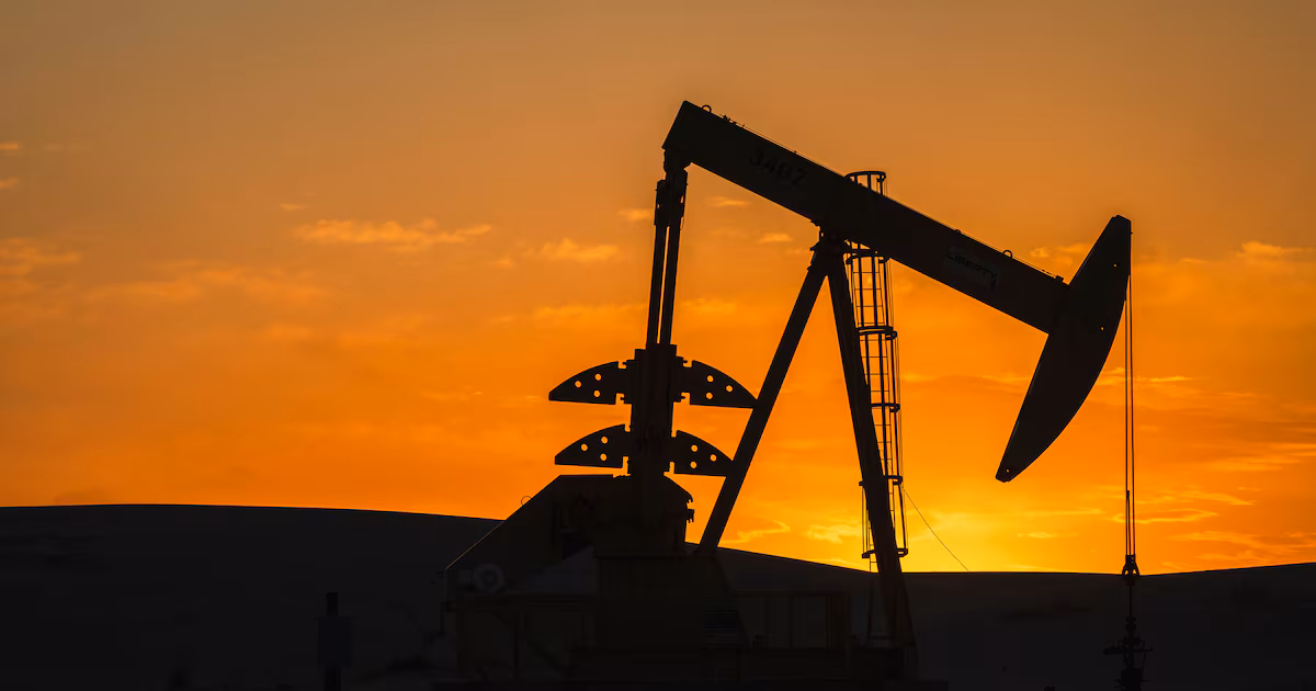 El petróleo Brent quiebra la barrera de los US$100 en medio de tensiones en Medio Oriente y escasez de combustibles