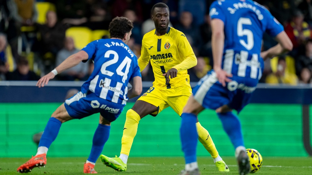 El Alavés supera al Villarreal con presencia de Mariano Díaz y escala al liderato provisional de LaLiga