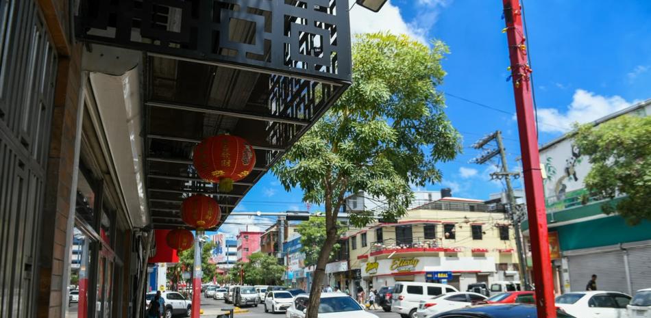Radiografía laboral en los comercios chinos: entre la atención criolla y el engranaje logístico