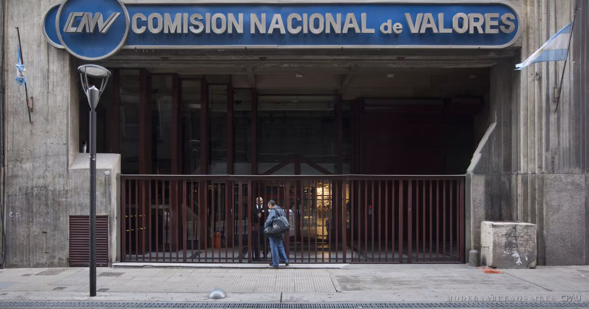 Tensión en el mercado argentino: la prohibición de cheques en operaciones bursátiles desata críticas y amenaza el financiamiento pyme