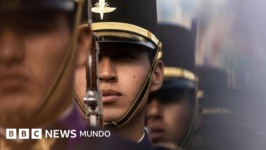 Adiós a las botas en el aula: México prohíbe las escuelas militarizadas tras muerte de alumna