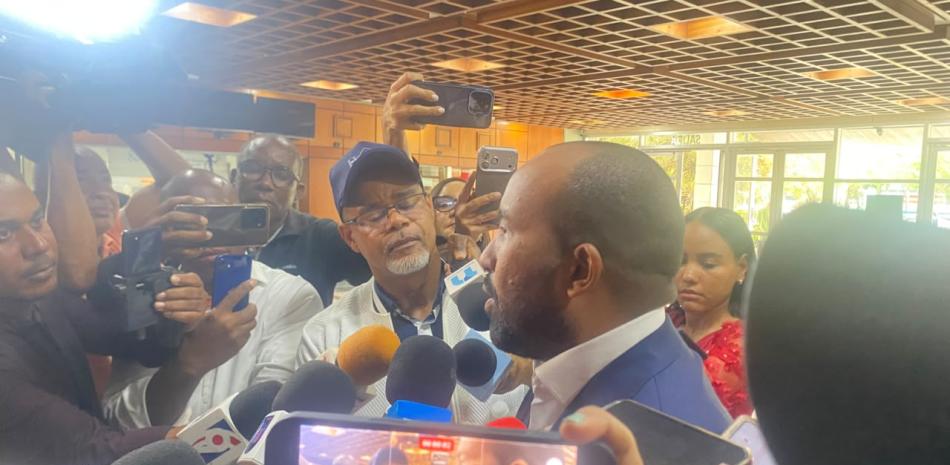 Caso SeNaSa 2.0: Detienen a siete cirujanos ortopedas por presunto fraude con facturas médicas