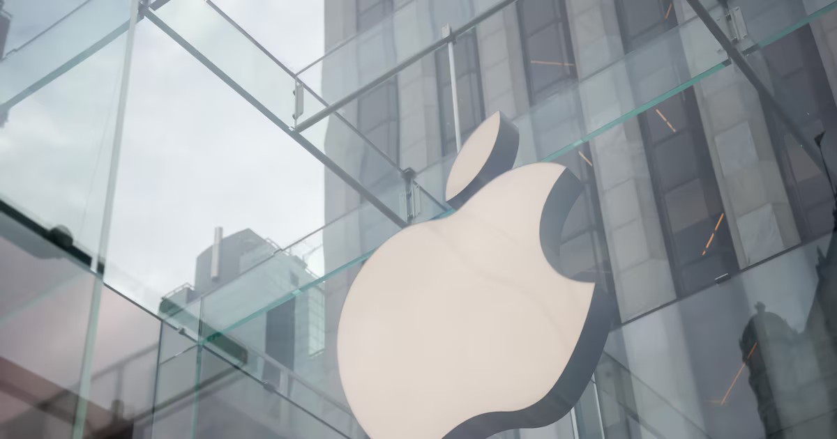 Apple quiebra la barrera de los US$5 billones en Bolsa, pero Wall Street mira de reojo su ritmo de crecimiento