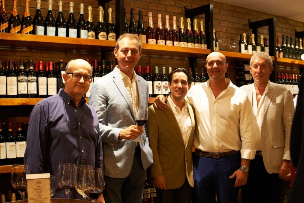 Manuel González Cuesta celebra apertura de “First Wine” en el Grand Palladium Punta Cana