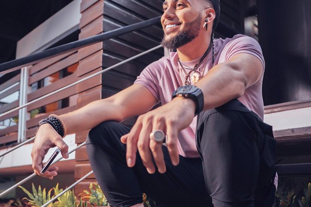 DiLeon presenta tema musical “Hace Tiempo”