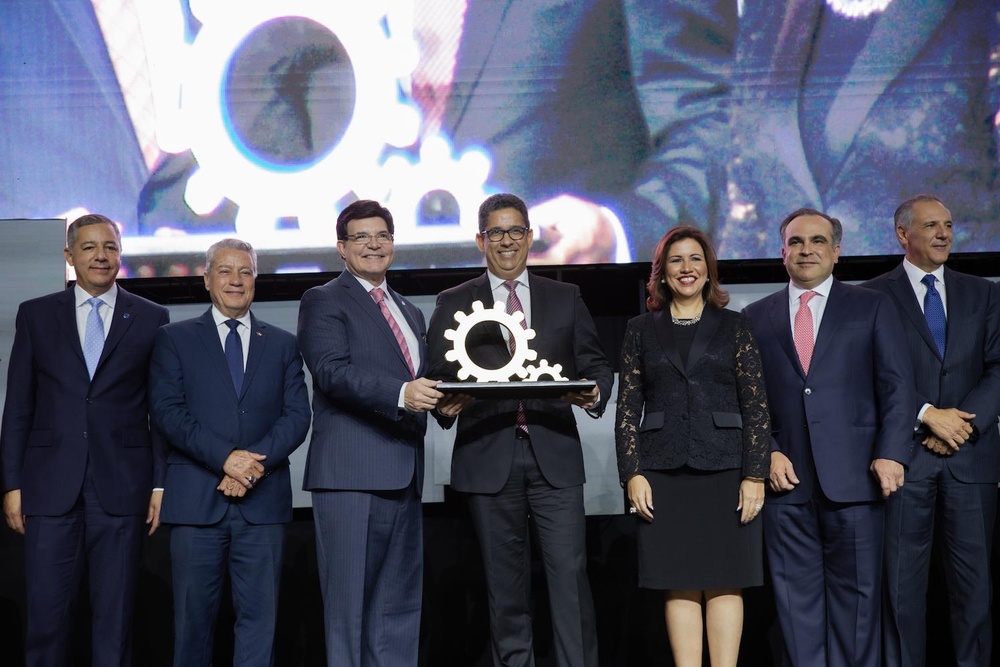 La AIRD otorga a Casa Brugal el primer Galardón Nacional a la Industria Dominicana