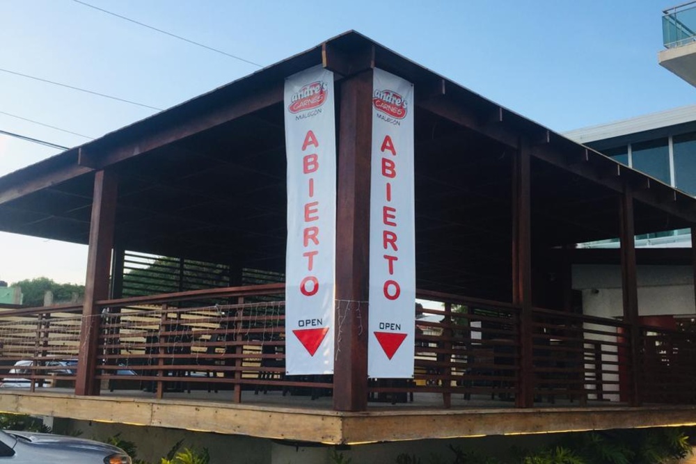 Restaurant "Andre's Carnes Malecón" reabre sus puertas aplicando medidas de salubridad por Covid-19
